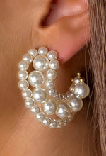 Pearly Glow Cream Pearl Hoop Earrings